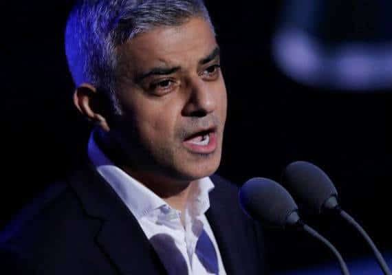 חוקי נשק מקלים? בלונדון נלחמים בגל מעשי הרצח על ידי איסור לשאת סכינים