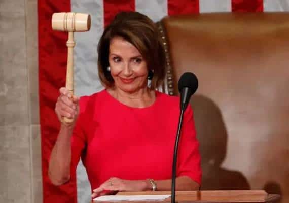 פלוסי הושבעה ליו"ר בית הנבחרים. "אעבוד עם הרפובליקנים, אבל כלום עבור החומה"