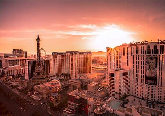 גל חום מכה באזור לאס וגאס, מקלטי קירור נפרסו ברחבי העיר