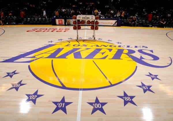 הבדיקות אישרו: שני שחקני לוס אנג'לס לייקרס נדבקו במחלת הקורונה