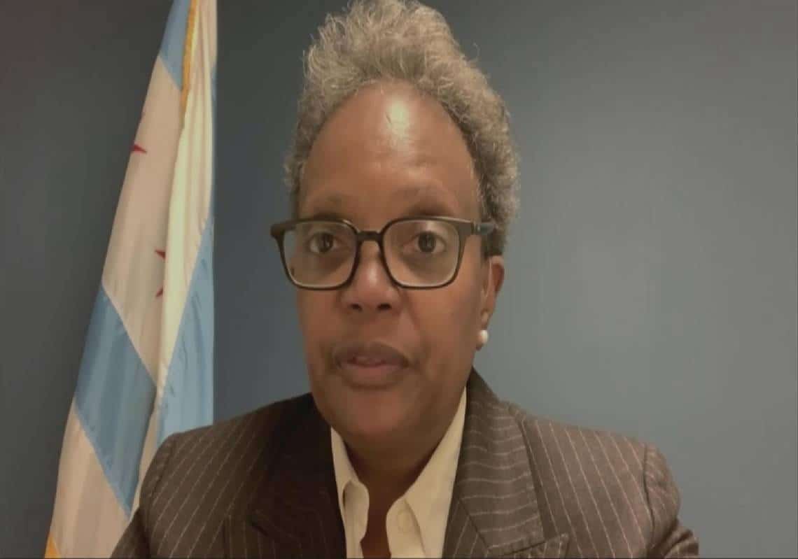 "יש לי את הז&# הכי גדול בשיקגו": ראש עיריית שיקגו השנויה במחלוקת קיללה בהתפרצות זעם בלתי נשלטת - עתה היא נתבעת