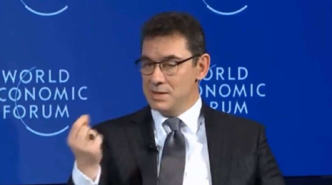 מנכ"ל פייזר הציג תרופה המחוברת לשבב עם Wi-Fi שכשבולעים אותה "מיד נשלח מסר לחברת הביטוח" לאליטות בדאבוס