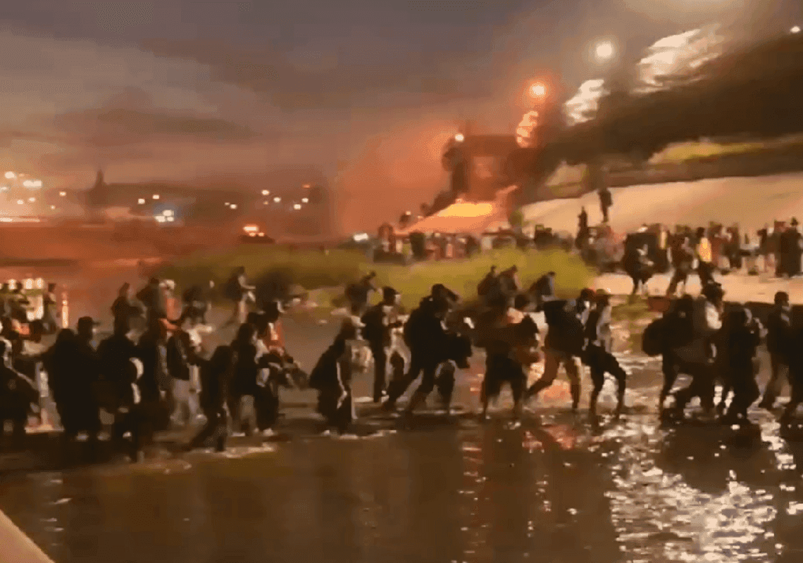 תיעוד: שיירה של 1,000 מהגרים חצו באופן בלתי חוקי אל תוך ארה"ב 