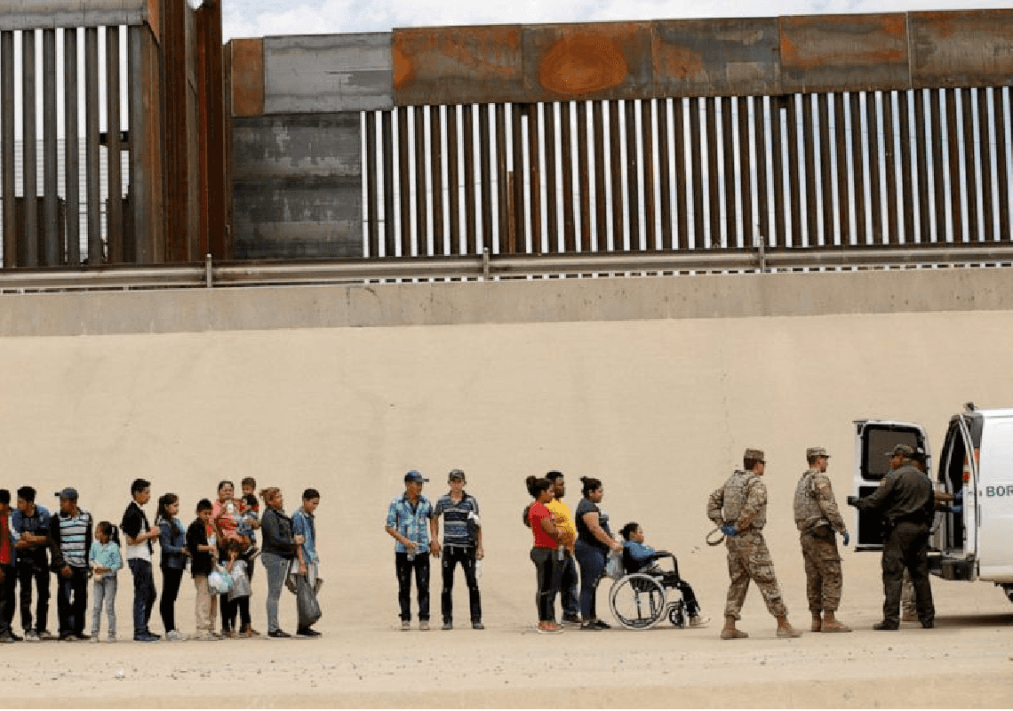 רפובליקנים דורשים מממשל ביידן להתנהל בשקיפות בנושא משבר המהגרים: "חוסר אחריות וסכנה"