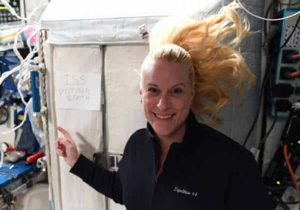 הצביעה מהחלל: האסטרונאיטית מימשה את זכותה הדמוקרטית מתחנת החלל הבינלאומית