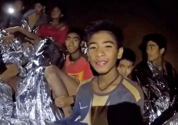 אפשר לנשום לרווחה: כל הנערים שהיו לכודים במערה חולצו - וגם המאמן