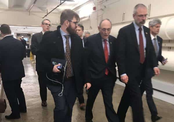 חסרי בושה: חברי קונגרס נפגשו עם מכחיש שואה ידוע לשמצה