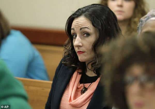 טענה שהיא צלמת תינוקות, סיממה את האם, וניסתה לחטוף את בתה התינוקת