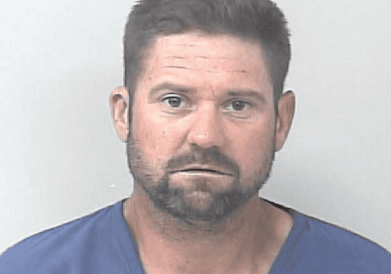 פלורידה: אסיר שוחרר ממאסר, נעצר אחרי 15 דקות בחניון הכלא - ושוחרר שוב