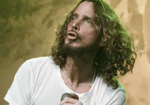 התיאוריה האפלה שקושרת בין מותם של אביצ'י,כריס קורנל, צ'סטר בנינגטון ופול ווקר