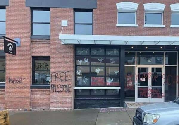 חשד לפשע שנאה בפורטלנד: כתובת "Free Palestine" רוססה על גבי שלוש מסעדות ישראליות