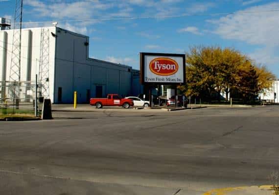 חשש להימצאות חלקי פלסטיק: ענקית מזון עורכת ריקול לאלפי פאונד בשר 