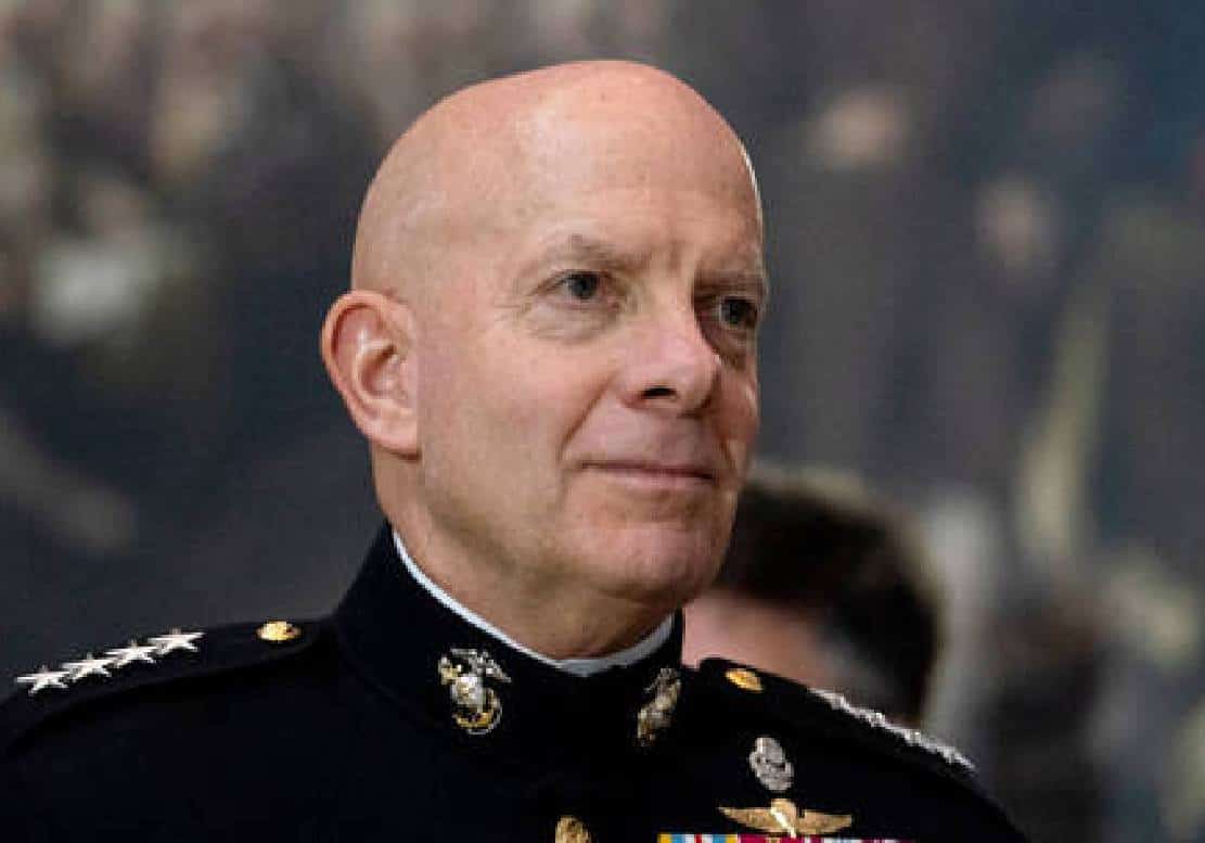 גנרל בכיר מאשים את חובת החיסונים במצוקות הגיוס של צבא ארה"ב