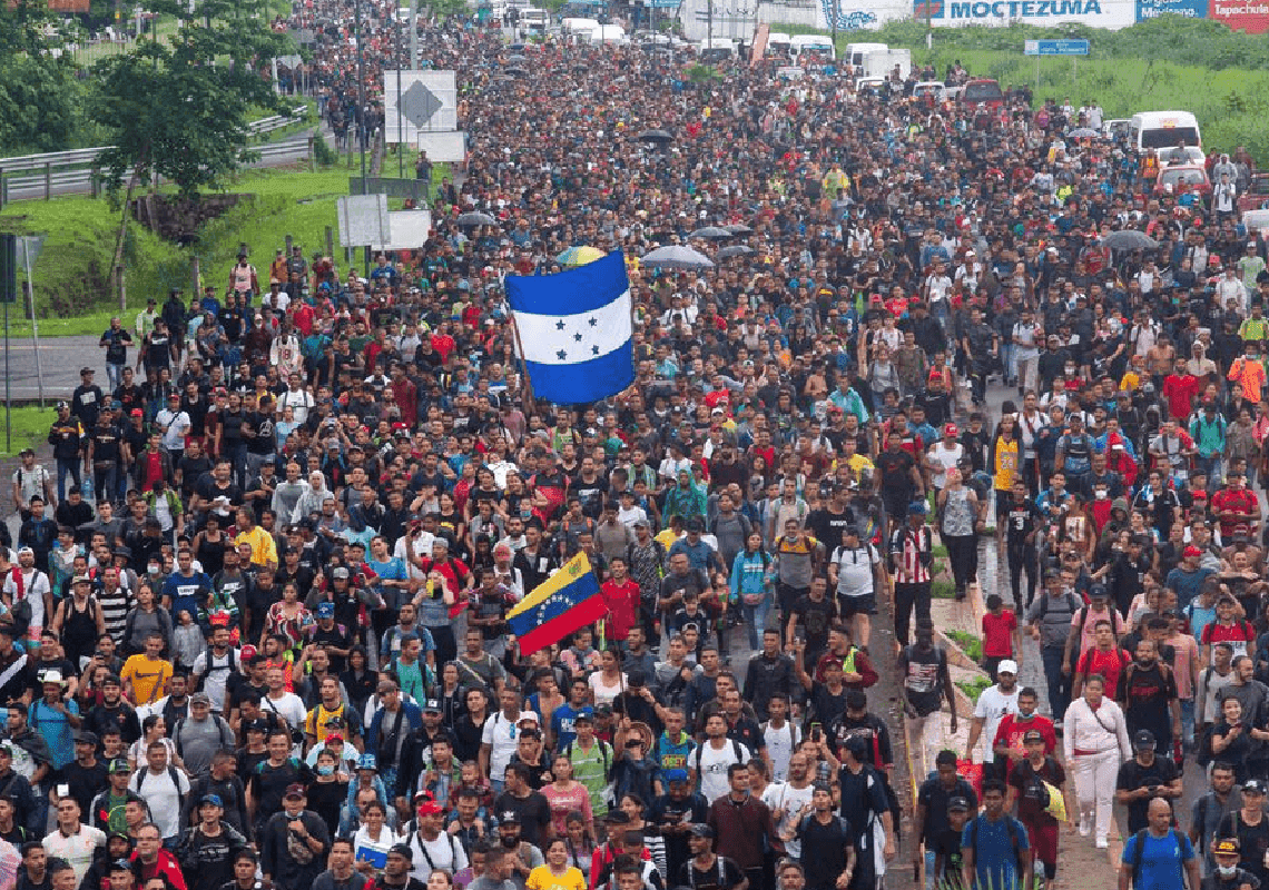 אלפי מהגרים החלו לצעוד לכיוון ארה"ב: "אנחנו רוצים עתיד עבור ילדינו"