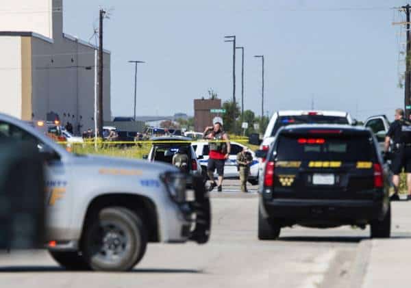 אירוע רב נפגעים במרכז קניות: יורה השתלט על משאית דואר והחל במסע הרג