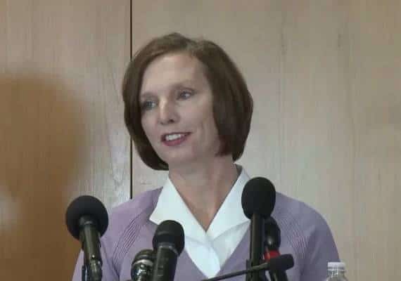 רכשה את הכרטיס במקרה וכמעט איבדה אותו: הסיפור המדהים של הזוכה המאושרת ב-344 מיליון דולר ב"פאוורבול"