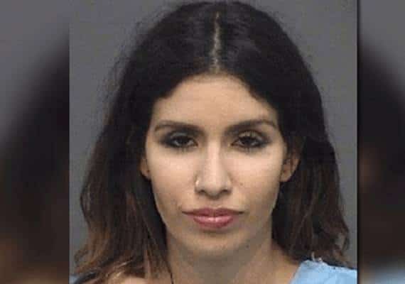 אישה החשודה בהריגת שלושה בני נוער מלאס וגאס ניסתה להימלט לחו"ל