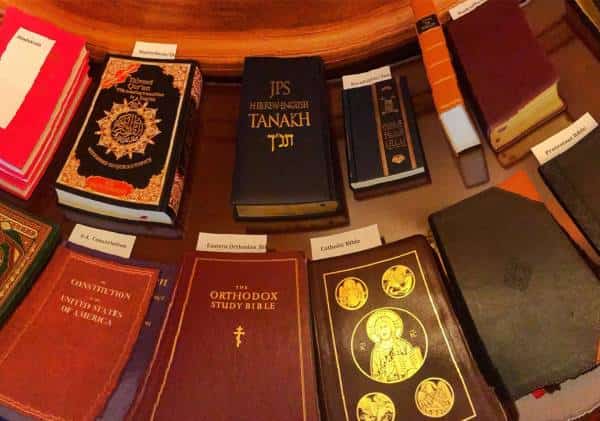 תנ"ך, ספר קוראן וחוקת ארה"ב: גיוון דתי עצום בקרב חברי הקונגרס החדש