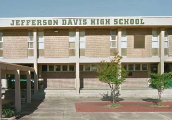 מועדוני חשפנות, אלכוהול והימורים: מורים בזבזו מעל 700 אלף דולר מקופת בית הספר