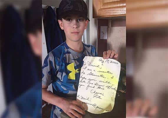 מבוסטון לקנדה ב-18 שנה: נער מצא בים מכתב בבקבוק