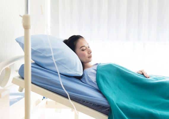 אישה המצויה בתרדמת מזה עשור ילדה תינוק. כעת חוקרים מי אנס אותה