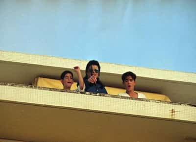 משפחתו השנייה של מלך הפופ תובעת את עיזבונו: טענות חדשות להתעללות מינית ממושכת של מייקל ג׳קסון