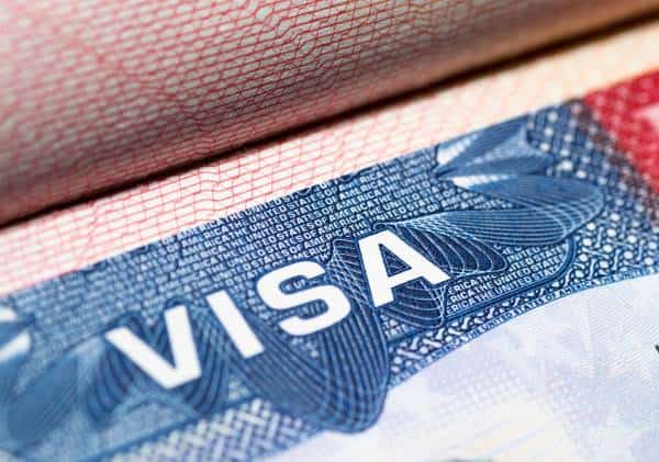 ההמתנה להארכת הוויזה שעלולה להפוך אתכם ללא חוקיים: אלו העדכונים החדשים שיקשו על חלום השהייה בארה"ב