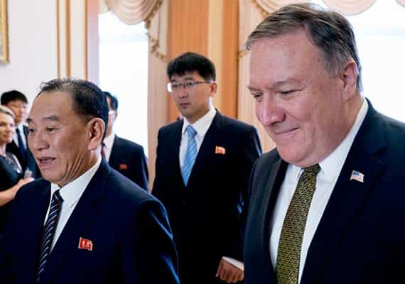 מזכיר המדינה פומפאו העביר מתנה מפתיעה לרודן צפון קוריאה