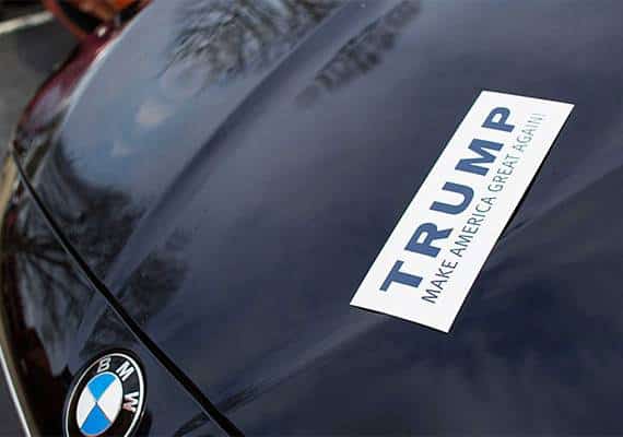אישה התנגשה במכוון במכונית בגלל מדבקה התומכת בנשיא טראמפ