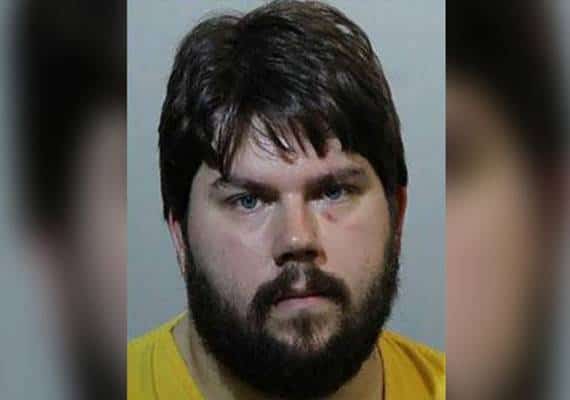 פלורידה: אדם הואשם בקשירת שותפתו לשעבר לדירה ורציחתה