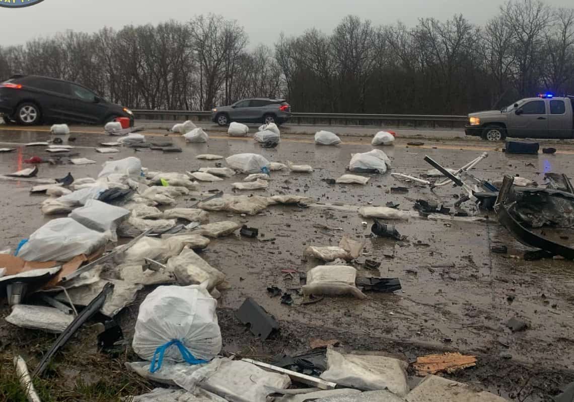 במהלך "יום הקנאביס": מאות קילוגרמים של מריחואנה פוזרו בכביש מהיר בלב ארה"ב
