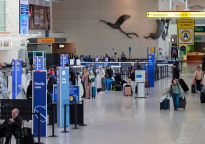 מארבע שעות לעשר דקות: טראמפ אישר תשלום כפול לעובדי האבטחה - והכאוס בשדות התעופה נרגע