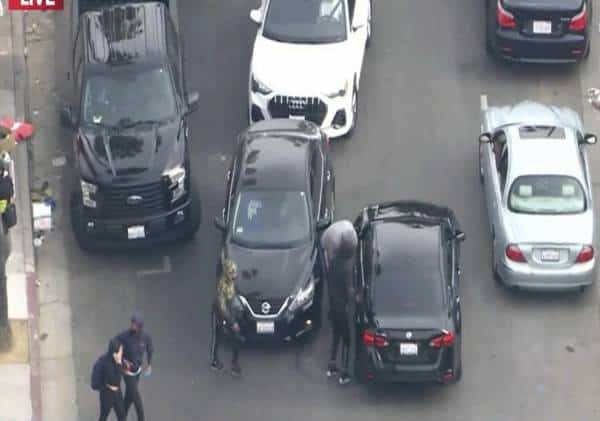 מהומות וביזות במספר מוקדים ברחבי לוס אנג'לס: עימותים אלימים בוואן נייס והוליווד 