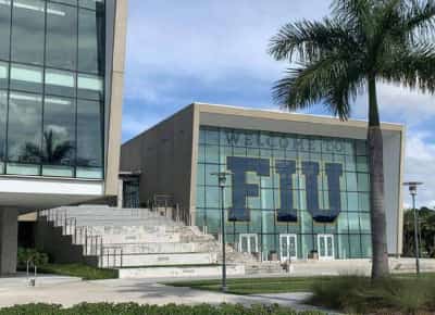 המדינה נכנסת לכיתה: מרצים בפלורידה מתקוממים נגד תוכנית לימודים מצונזרת