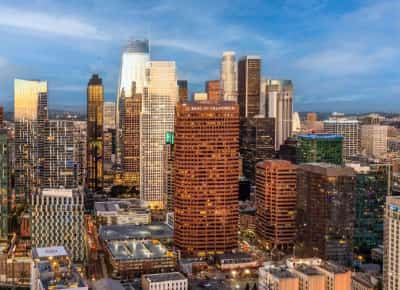 בנק קליפורניה: האור שבוקע מעל השמיים האפורים של מרכז לוס אנג'לס