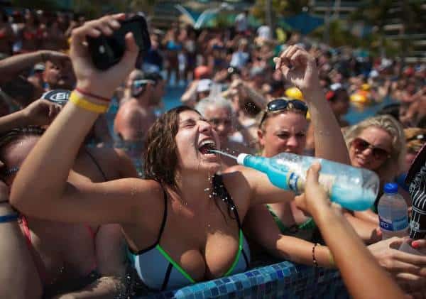 החטא ועונשו: עשרות סטודנטים אמריקאיים נדבקו בקורונה בתום חופשת "ספרינג ברייק" בקאבו סן לוקס