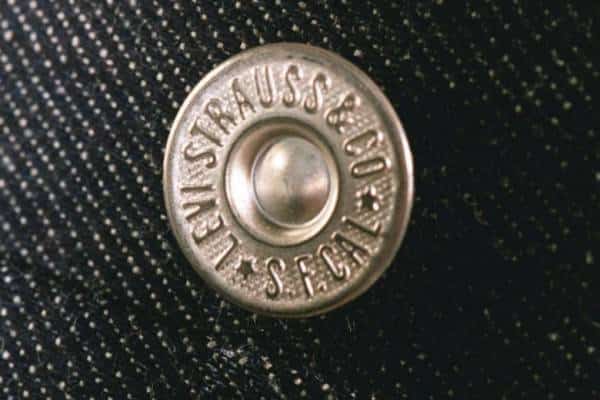 מכנסי ג'ינס בני 125 שנה נמכרו בכ-100 אלף דולרים