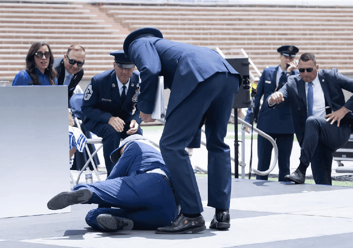 "הנשיא שלנו צריך הליכון": מילים חריפות מצד הרופא האישי לשעבר של אובמה וטראמפ