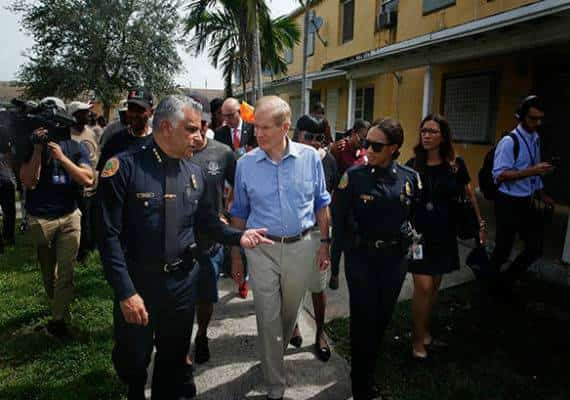 מיאמי: אחוזי פשיעה גבוהים מונעים את יישום חוק שוטר בכל בית ספר