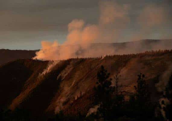 קליפורניה: שריפת הענק הקטלנית ממשיכה להשתולל, הכבאים לא מצליחים להכיל את האש