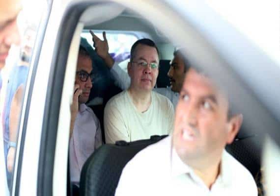 הכומר האמריקאי ישאר במעצר בטורקיה