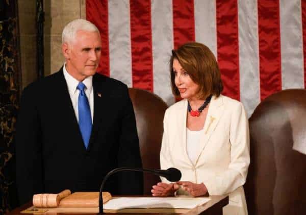 אולטימטום בוושינגטון: ננסי פלוסי לסגן הנשיא מייק פנס "יש לך 24 שעות להפעיל את התיקון ה-25 או שנדיח את הנשיא"