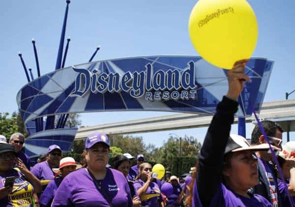 "החברה לא מכבדת את עובדיה": נכדתו של דיסני נגעלה מתנאי ההעסקה בפארק השעשועים
