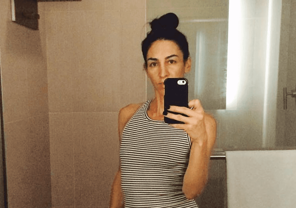 אישה נמצאה מתה בחצר ביתה  - ככל הנראה לאחר שניסתה להפריד בין הכלבים שלה