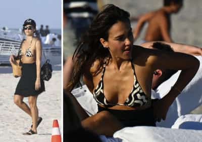בביקיני קטן על החוף במיאמי: ג'סיקה אלבה חוגגת את הגירושים
