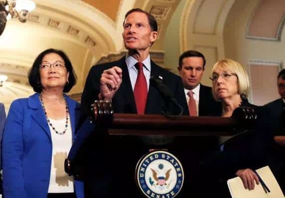 3 סנאטורים דמוקרטים עתרו לביהמ"ש בתביעה לפסול את מינוי וויטאקר לתובע כללי בפועל