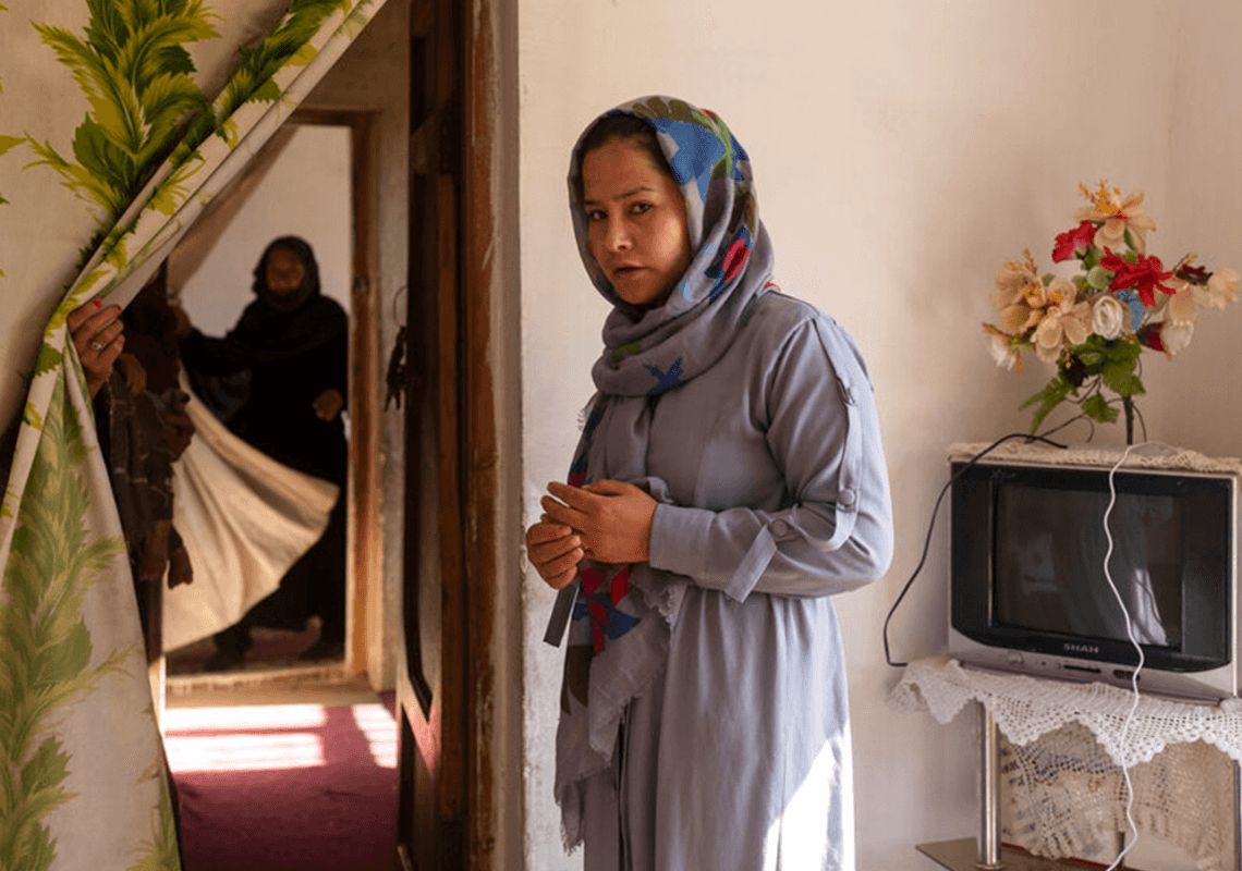 הטליבאן בחוקים חדשים: נשים לא יכולות להיות שחקניות, עיתונאיות חייבות לעטות חג'אב