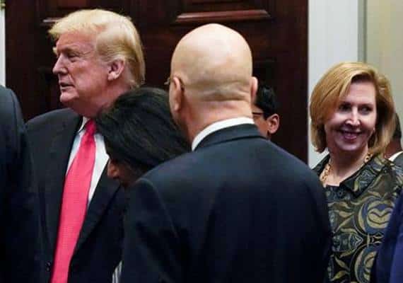 בעקבות העימות עם מלאניה, הנשיא טראמפ פיטר את סגנית היועץ לביטחון לאומי