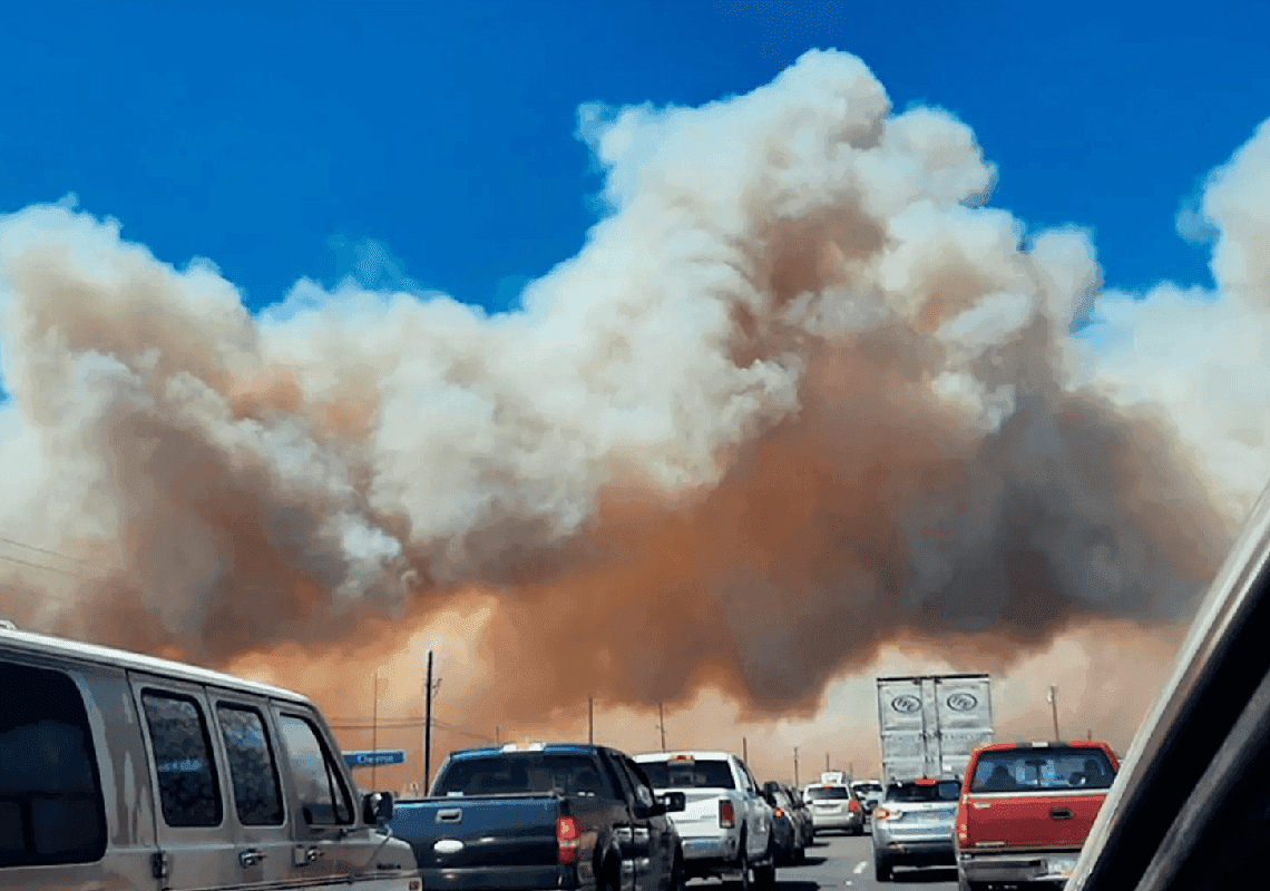 אלפי מפונים, מאות כוחות כיבוי: השריפה באריזונה שילשה את גודלה בפחות מיממה 