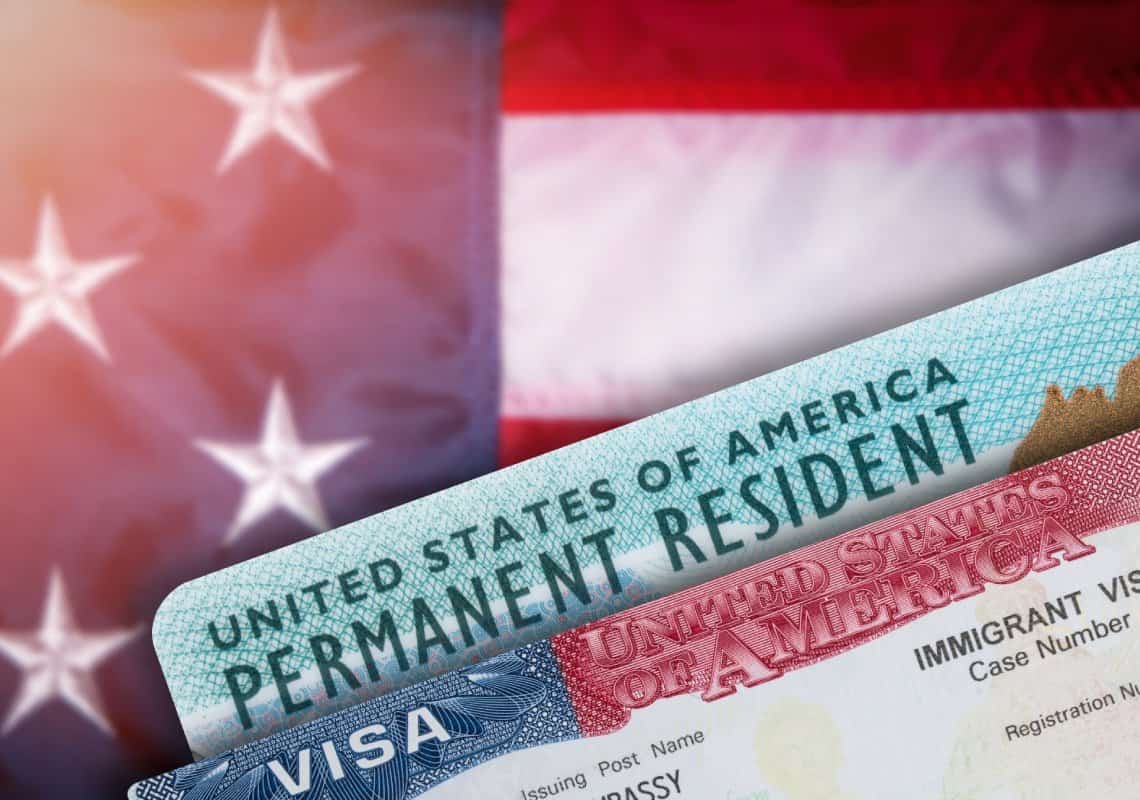 הסחבת בהגירה על בסיס עבודה: מחקר חושף - מועמדים אזרחי מדינה זו לא יזכו לראות את הגרין קארד עוד בימי חייהם